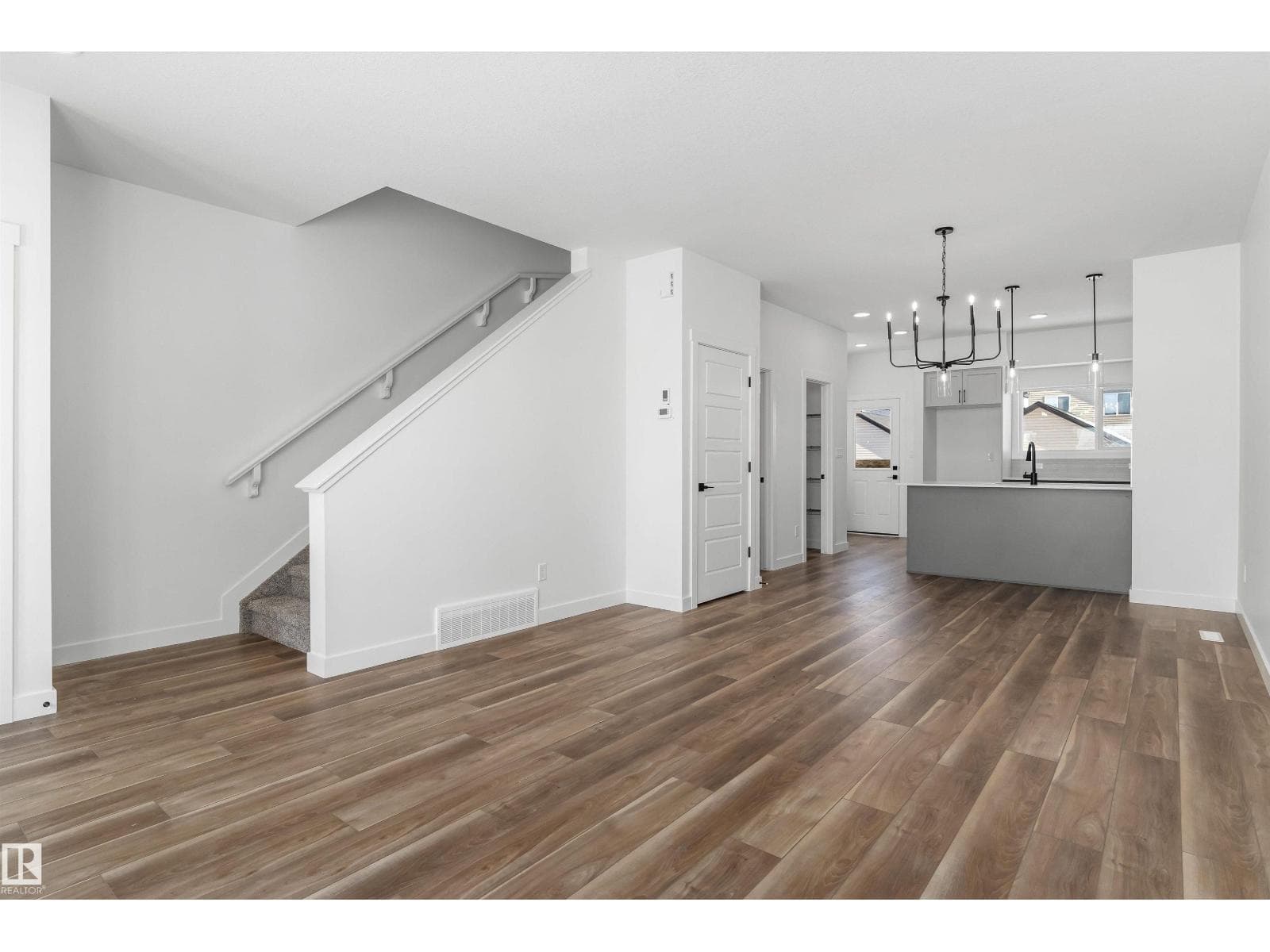 4203 63 ST — photo 3
