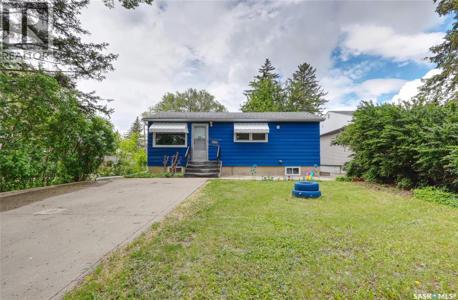 426 Robinson STREET — photo 2