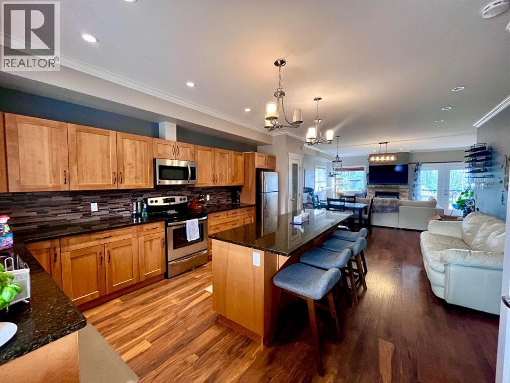 6, 214 McArdell Drive — photo 3