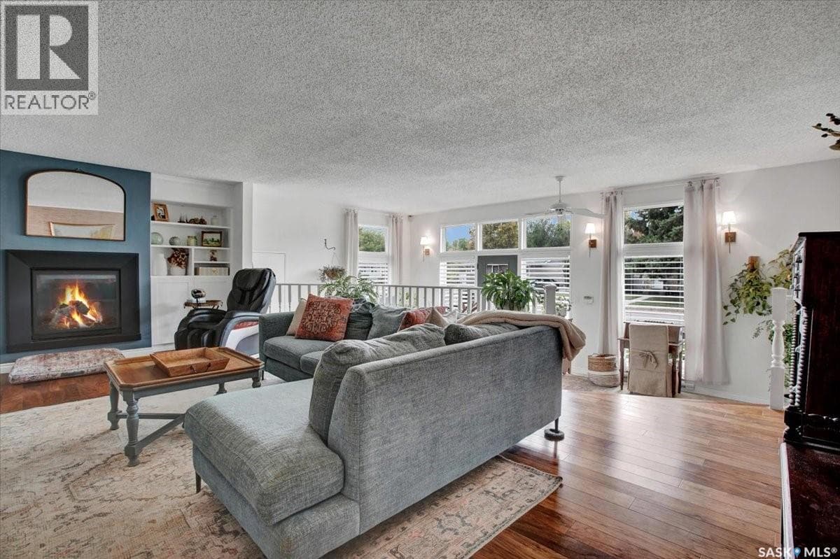 310 Willow STREET E — photo 4