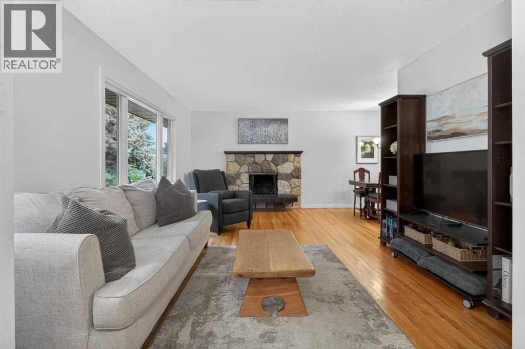 203 Southampton Drive SW — photo 4
