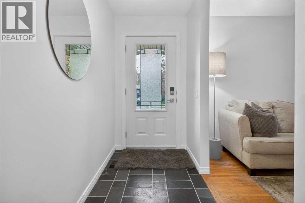 203 Southampton Drive SW — photo 2