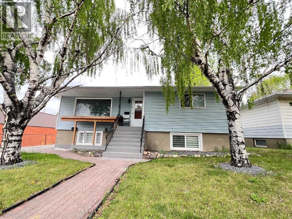 560 Northmount Drive NW
