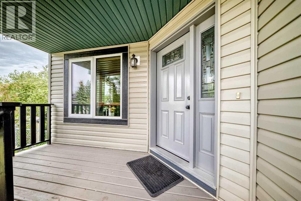 167 Fairways Close NW — photo 3