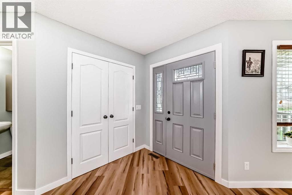 167 Fairways Close NW — photo 4