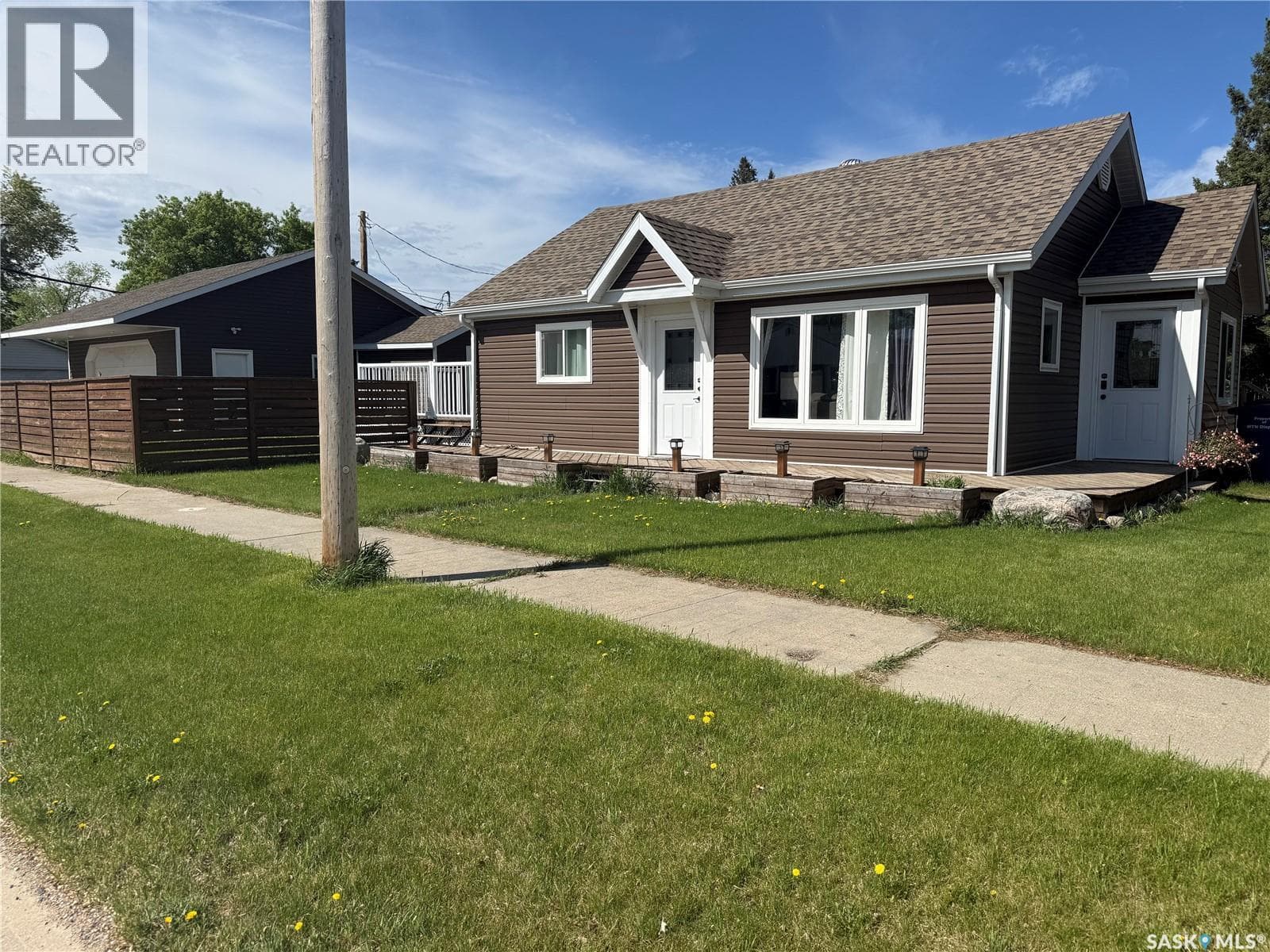 300 8th AVENUE W