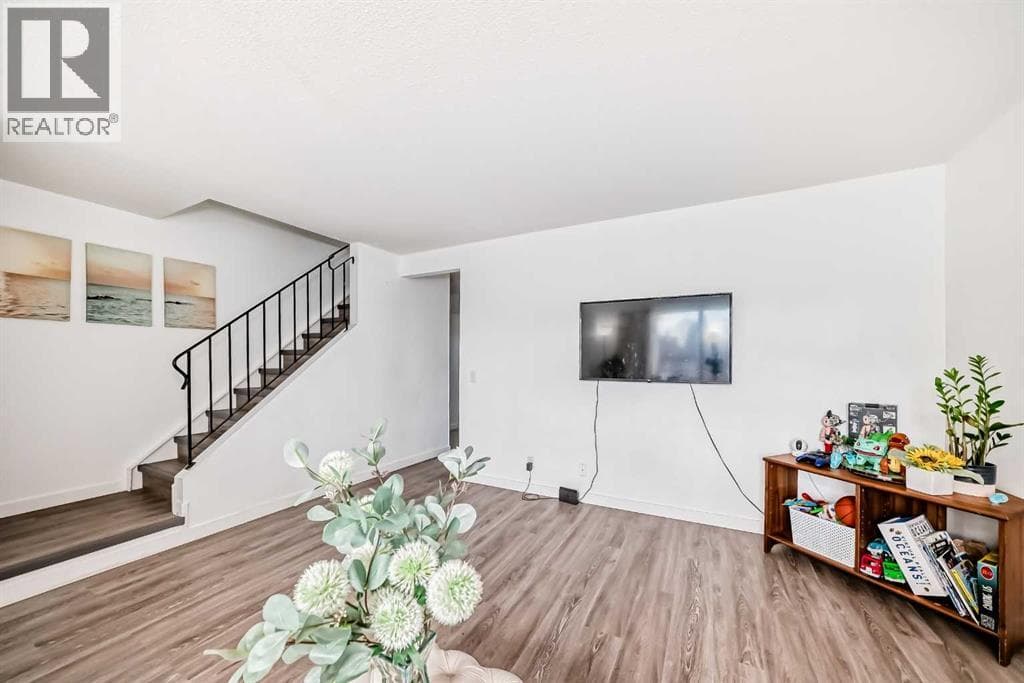 637 40 Street NE — photo 5