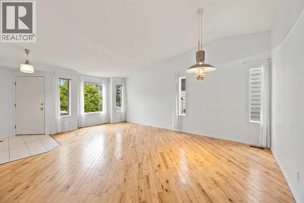 159 Shawinigan Drive SW — photo 4