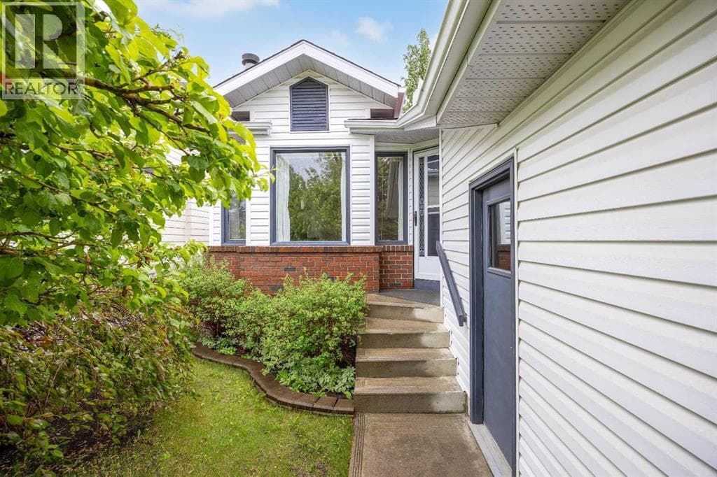 159 Shawinigan Drive SW — photo 2