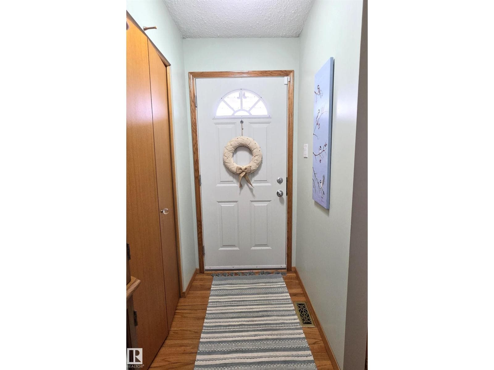 4606 54 AV — photo 3