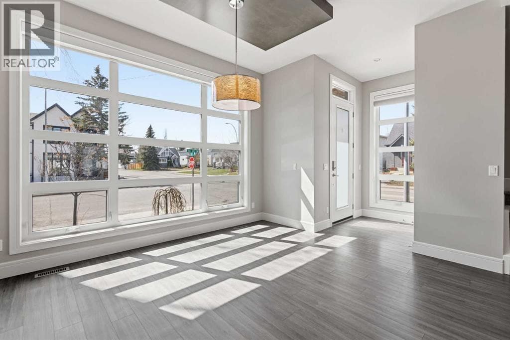 2052 46 Avenue SW — photo 3