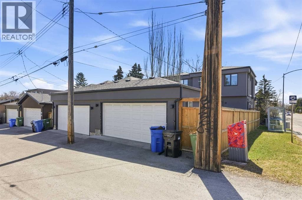 2052 46 Avenue SW — photo 2