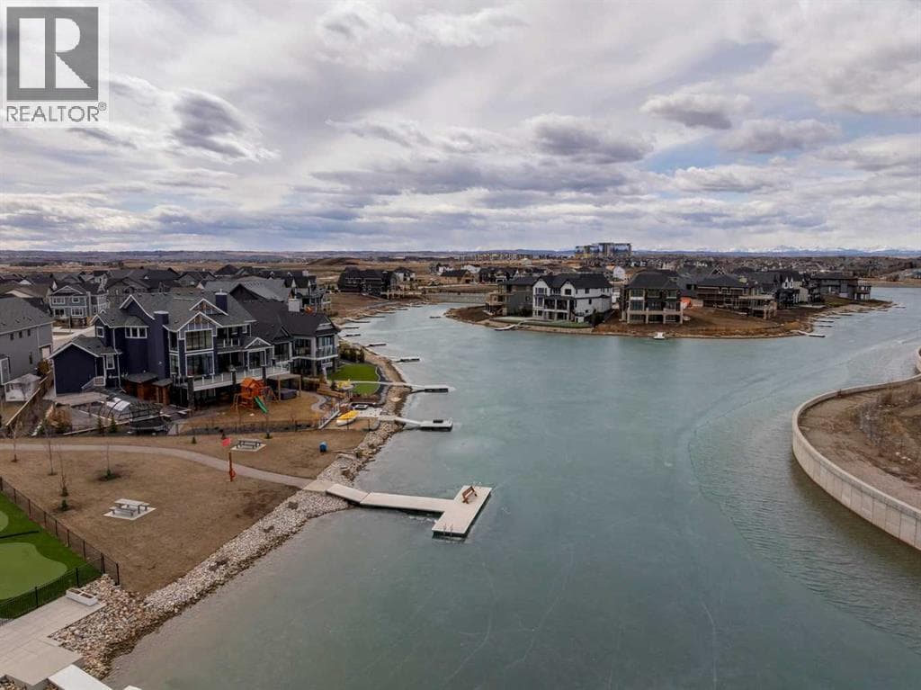 243 Marina Grove SE — photo 2