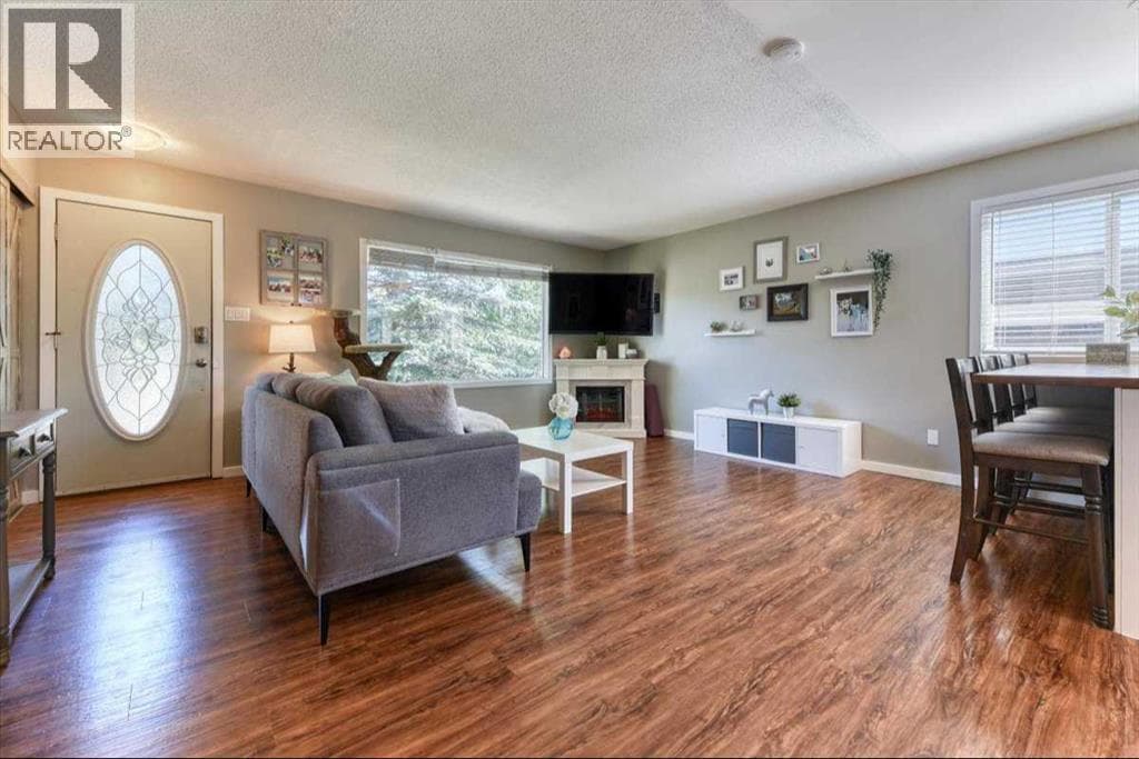811 Southmount Place SW — photo 3