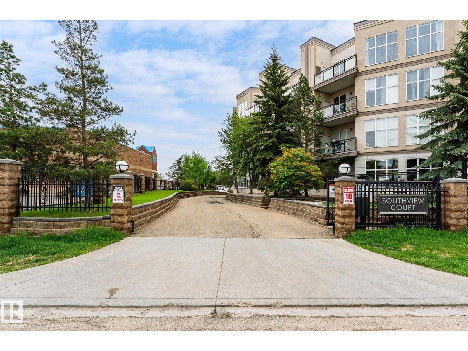 #209 4835 104A ST NW NW