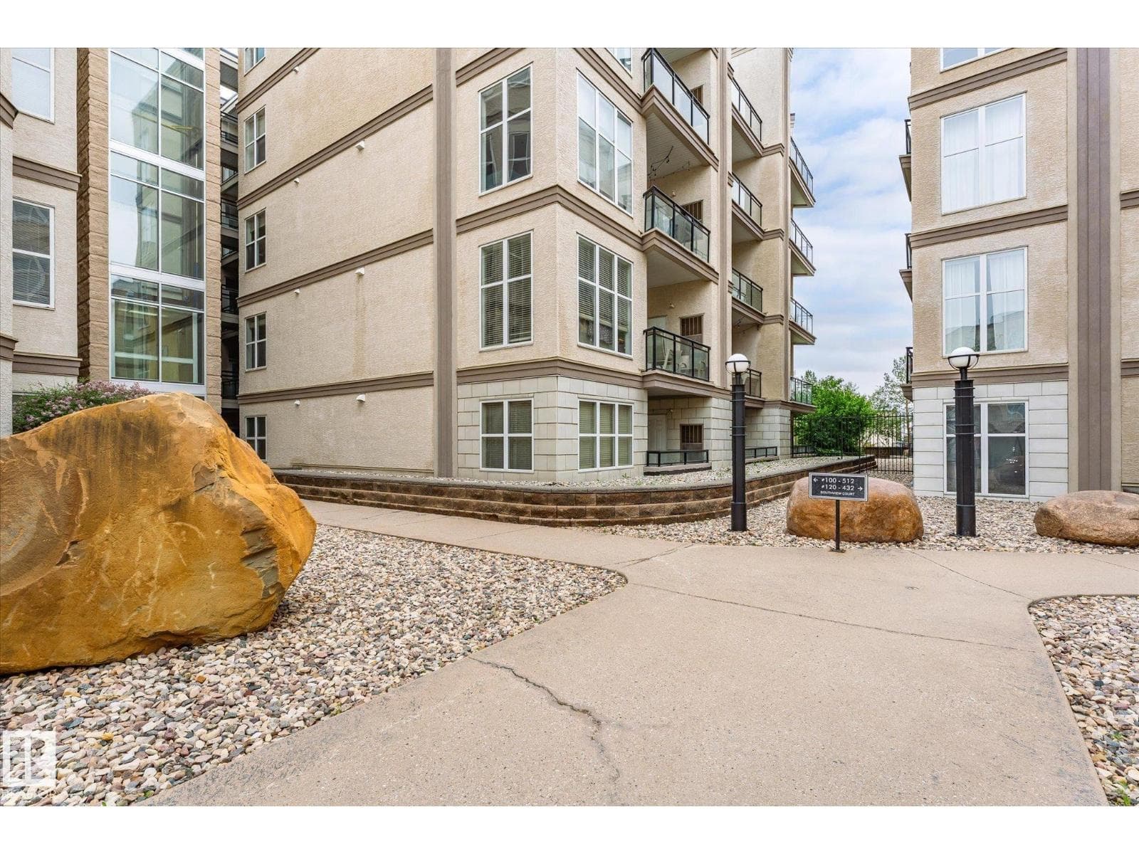 #209 4835 104A ST NW NW — photo 4