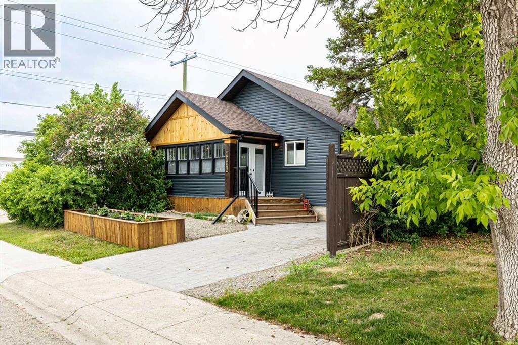 4836 49 Street — photo 2