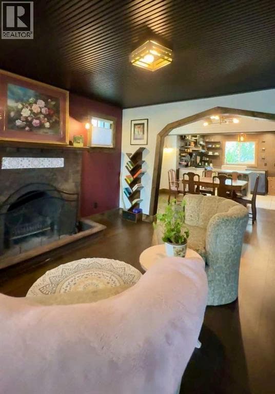 4836 49 Street — photo 4