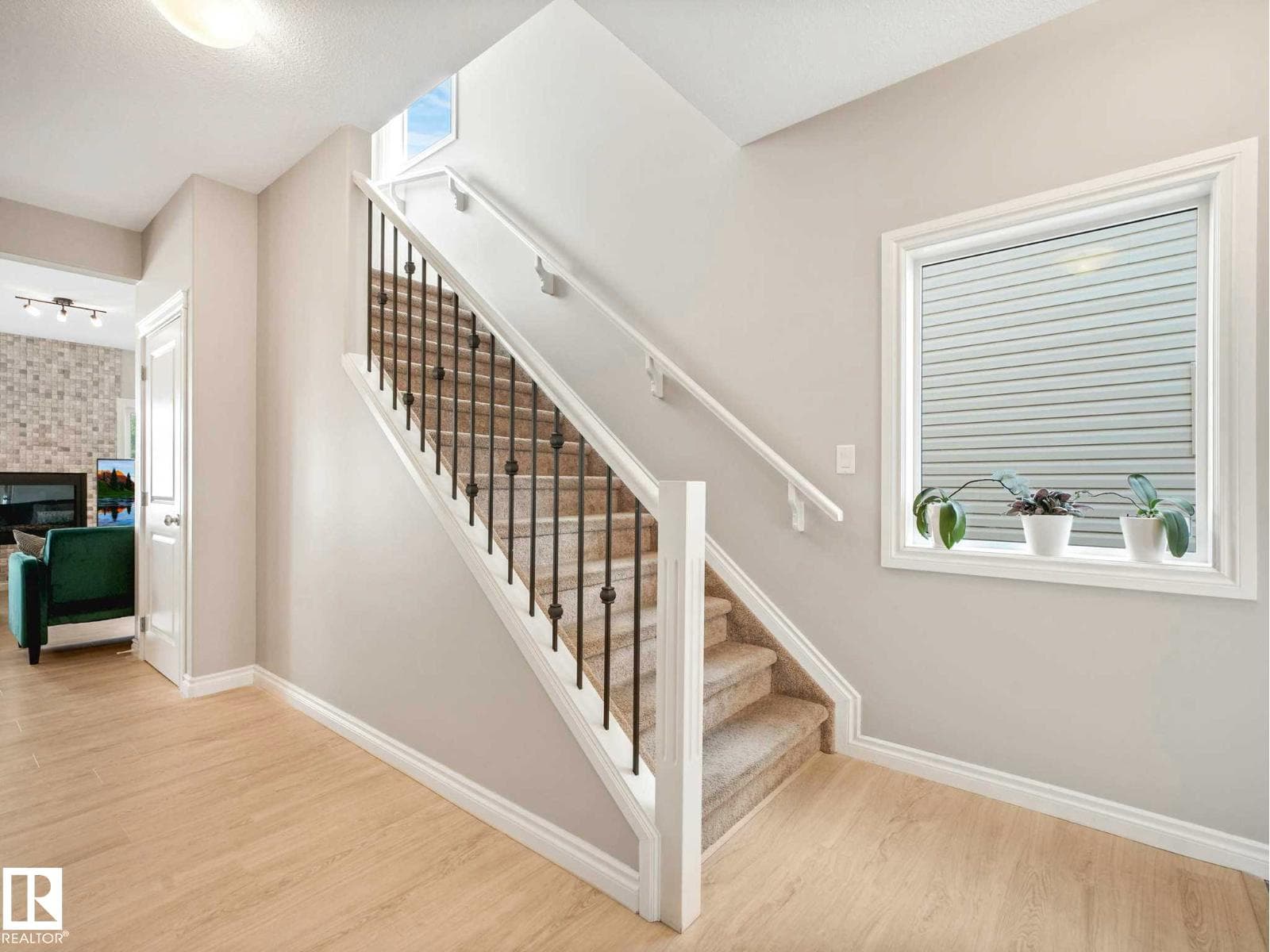 16124 10 AV SW — photo 3