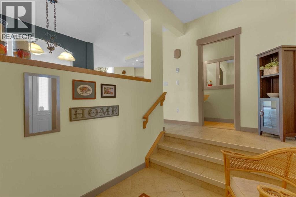8 Elmont Court SW — photo 5