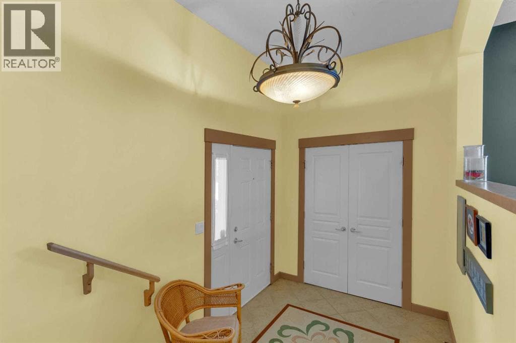 8 Elmont Court SW — photo 4