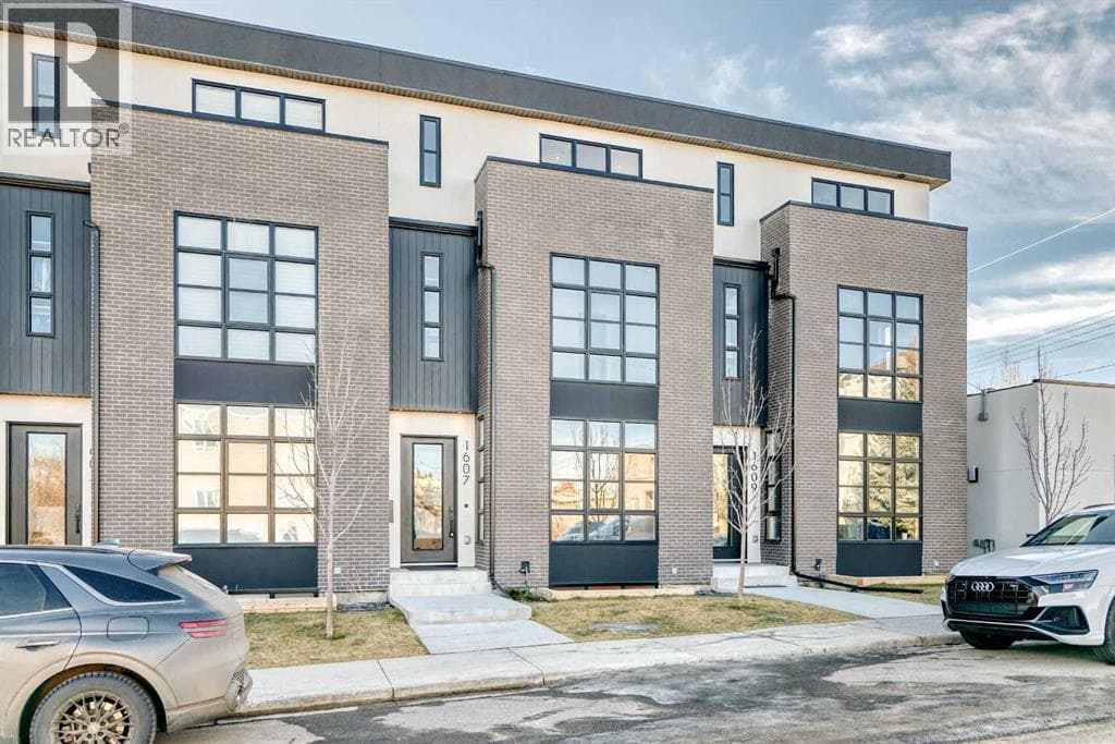 1607 37 Avenue SW — photo 2