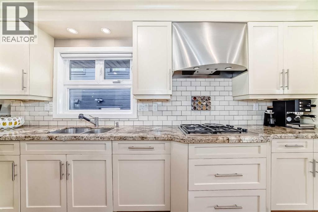 3631 12 Street SW photo 11