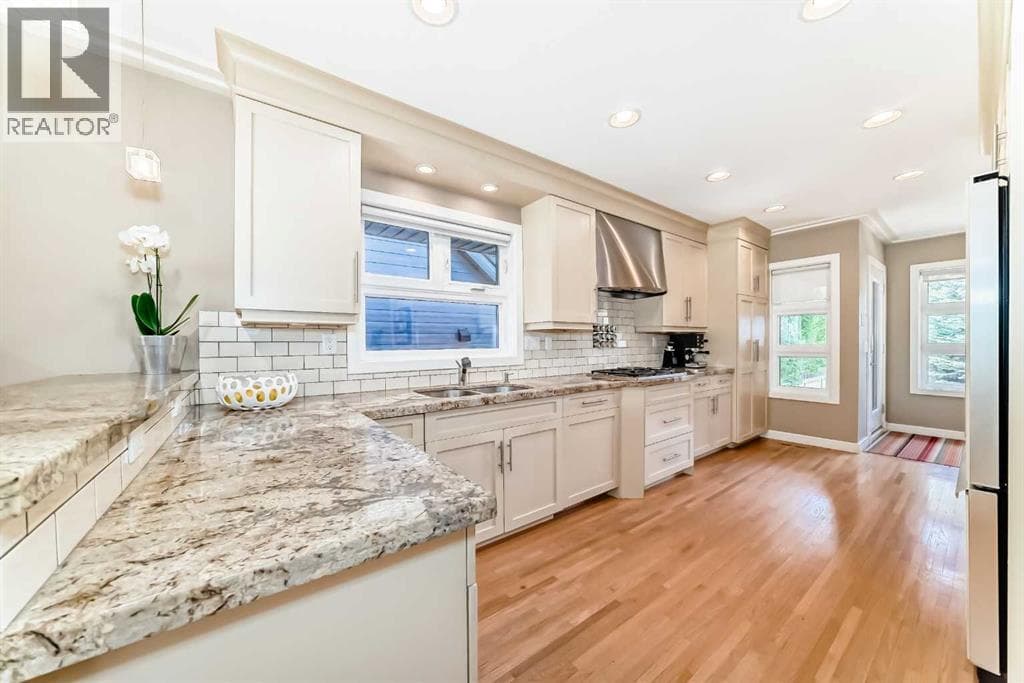 3631 12 Street SW photo 10