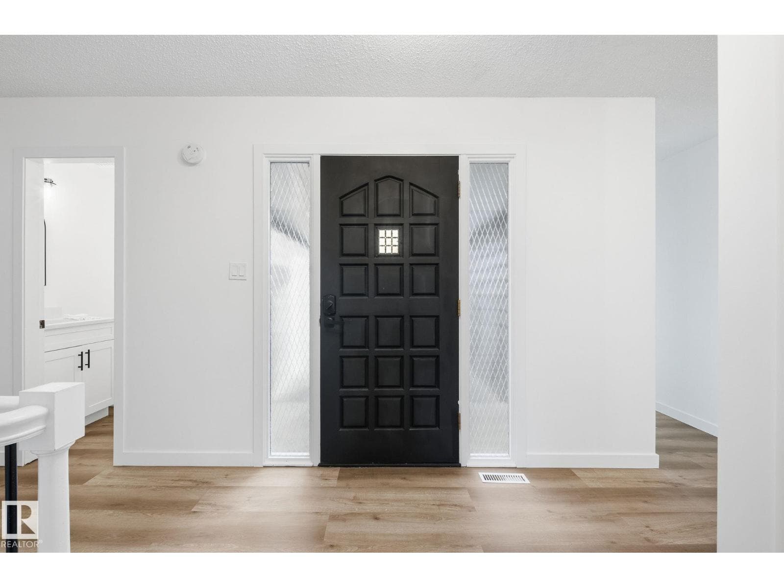 2722 104A ST NW — photo 2