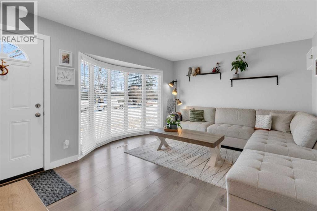2231 39 Street SE — photo 2