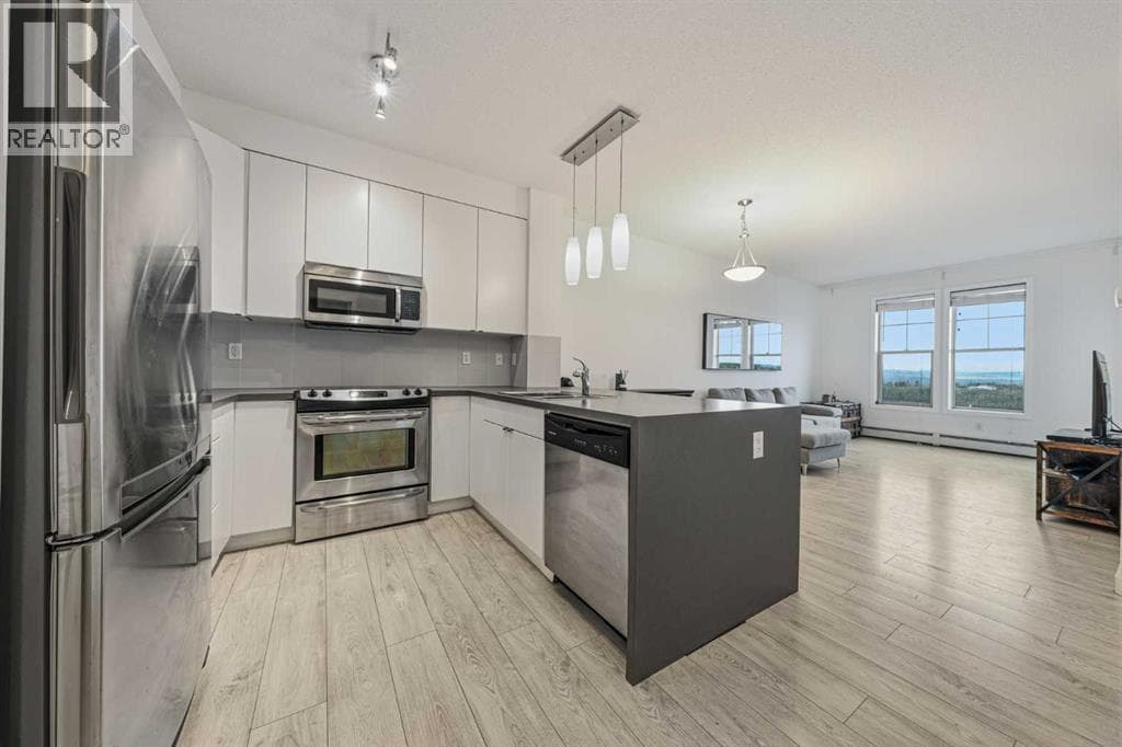 404, 207 Sunset Drive — photo 4