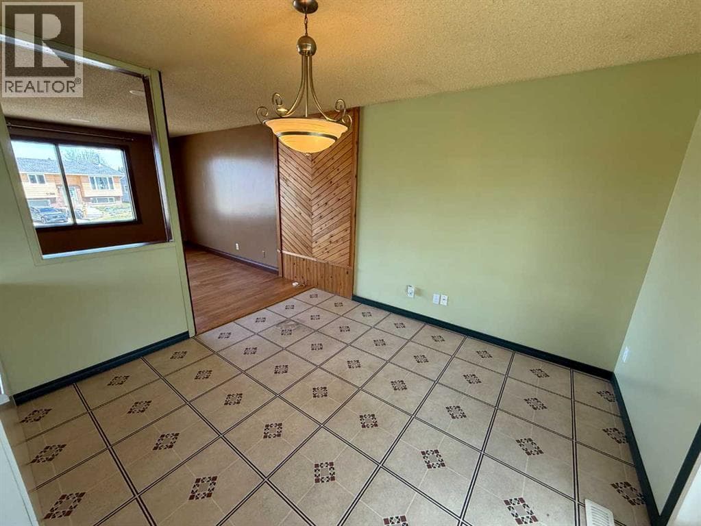 202 Maligne Drive — photo 5