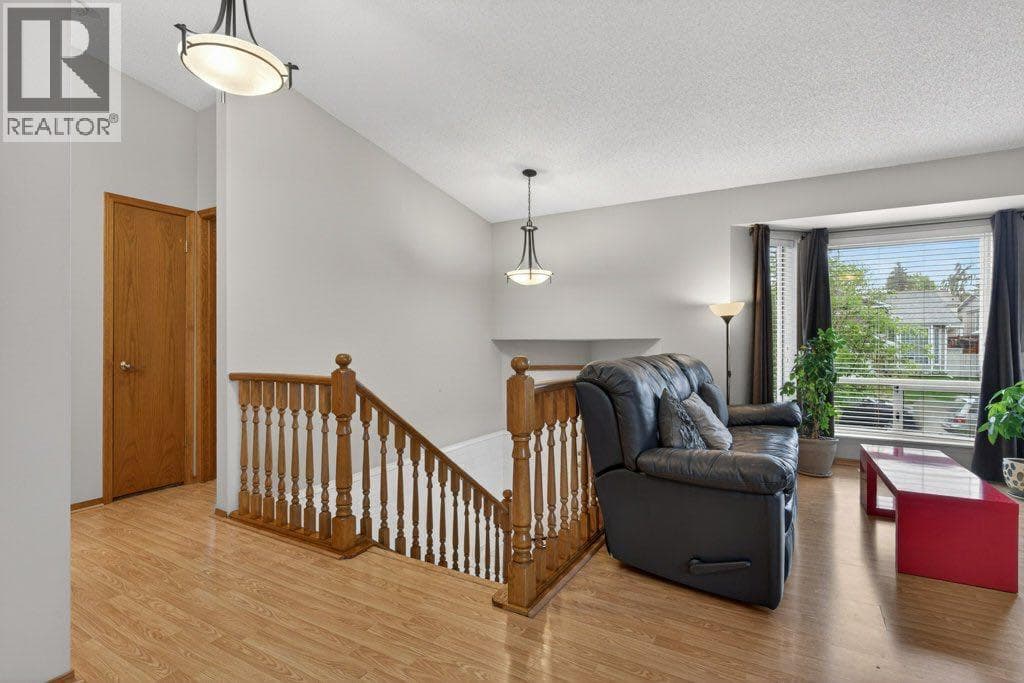 156 Rivercroft Close SE — photo 4
