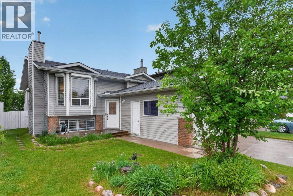 156 Rivercroft Close SE — photo 2