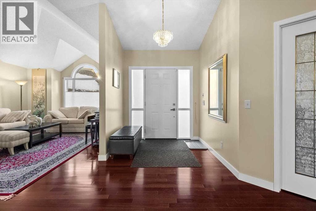 22 Varsity Estates Close NW — photo 4