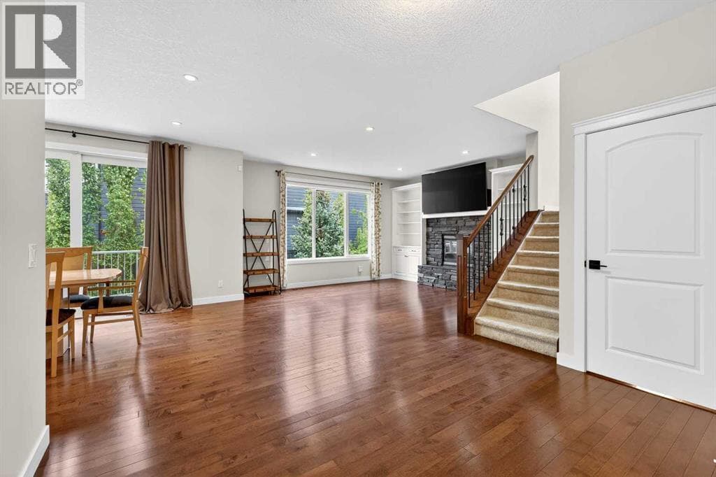68 Westland Crescent SW — photo 4