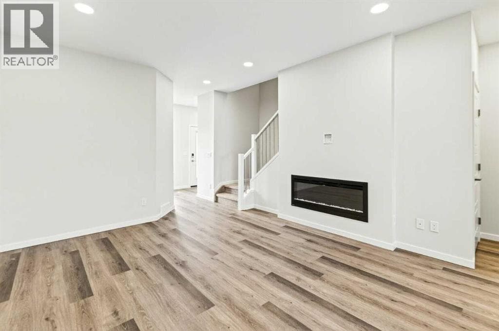 163 Lincoln Crescent — photo 2