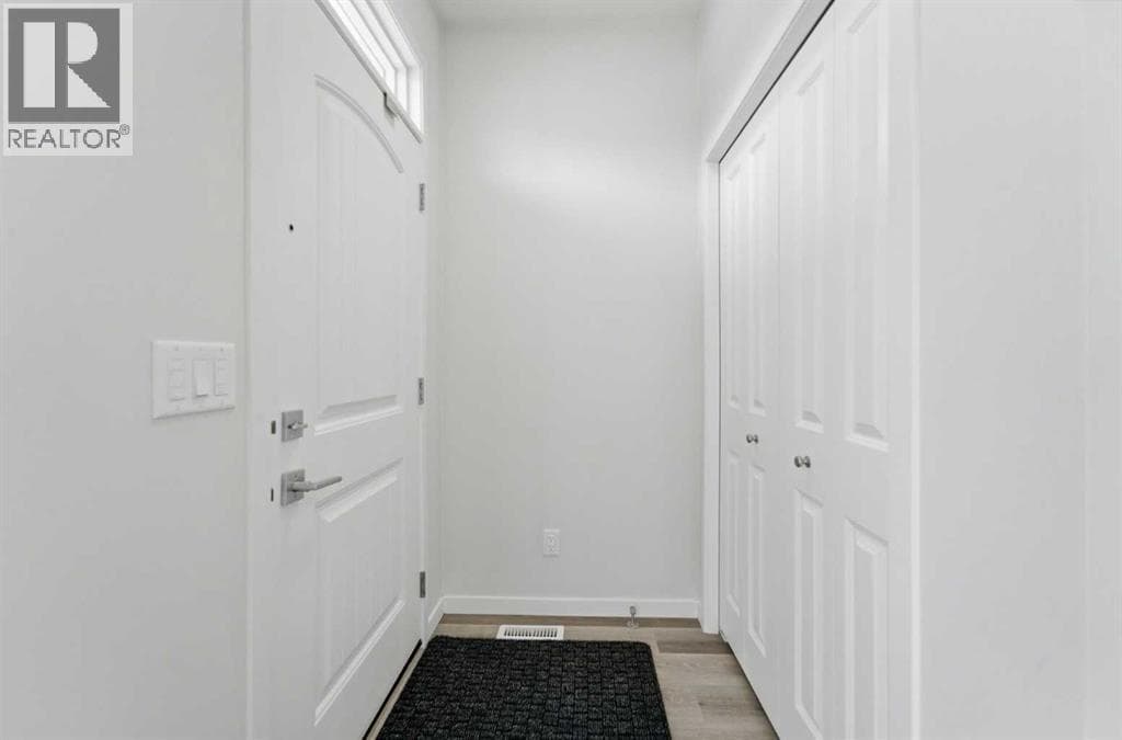 21 Corner Glen Row NE — photo 4