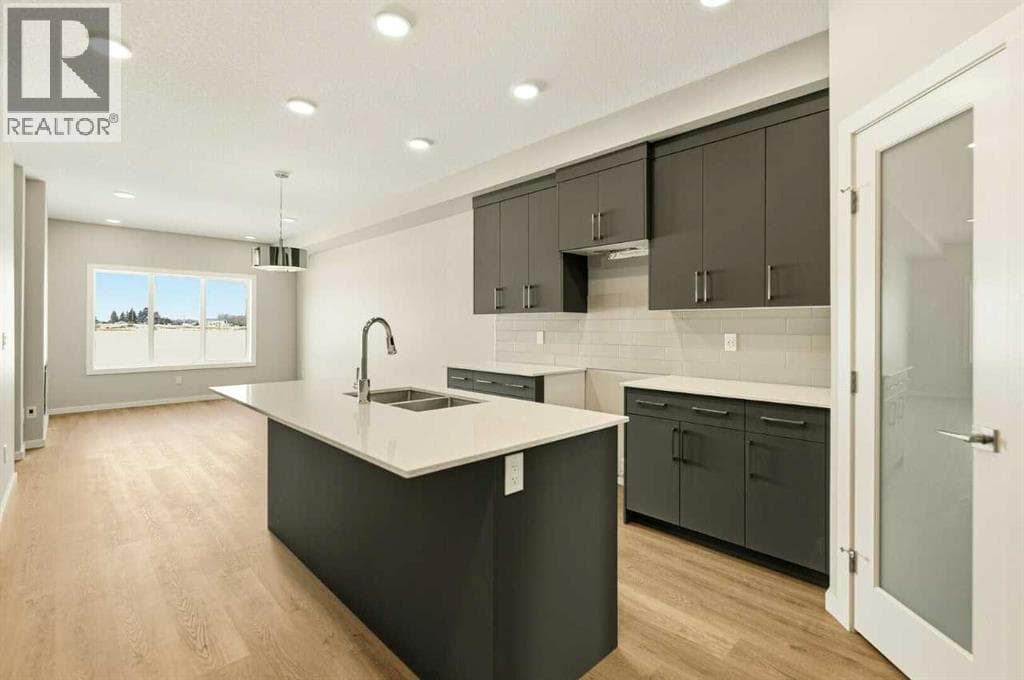 151 Lincoln Crescent — photo 3