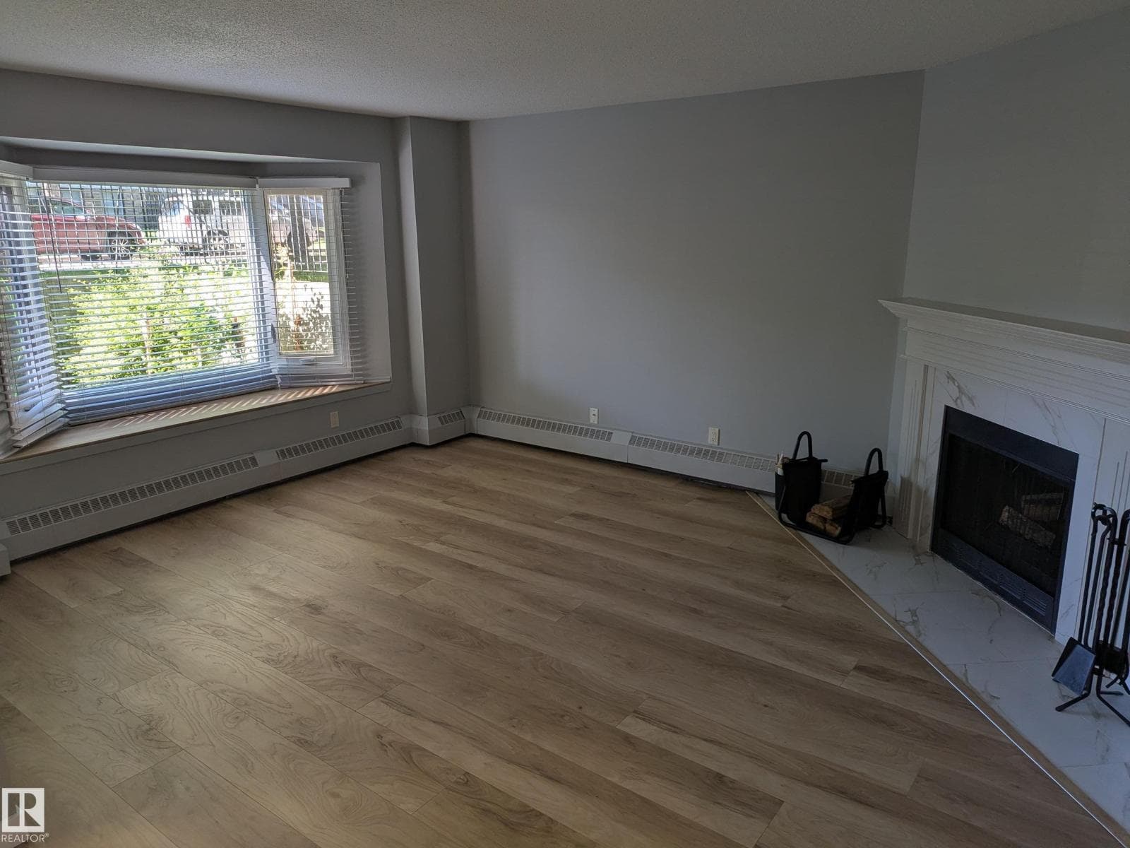 10524 84 AV NW — photo 4