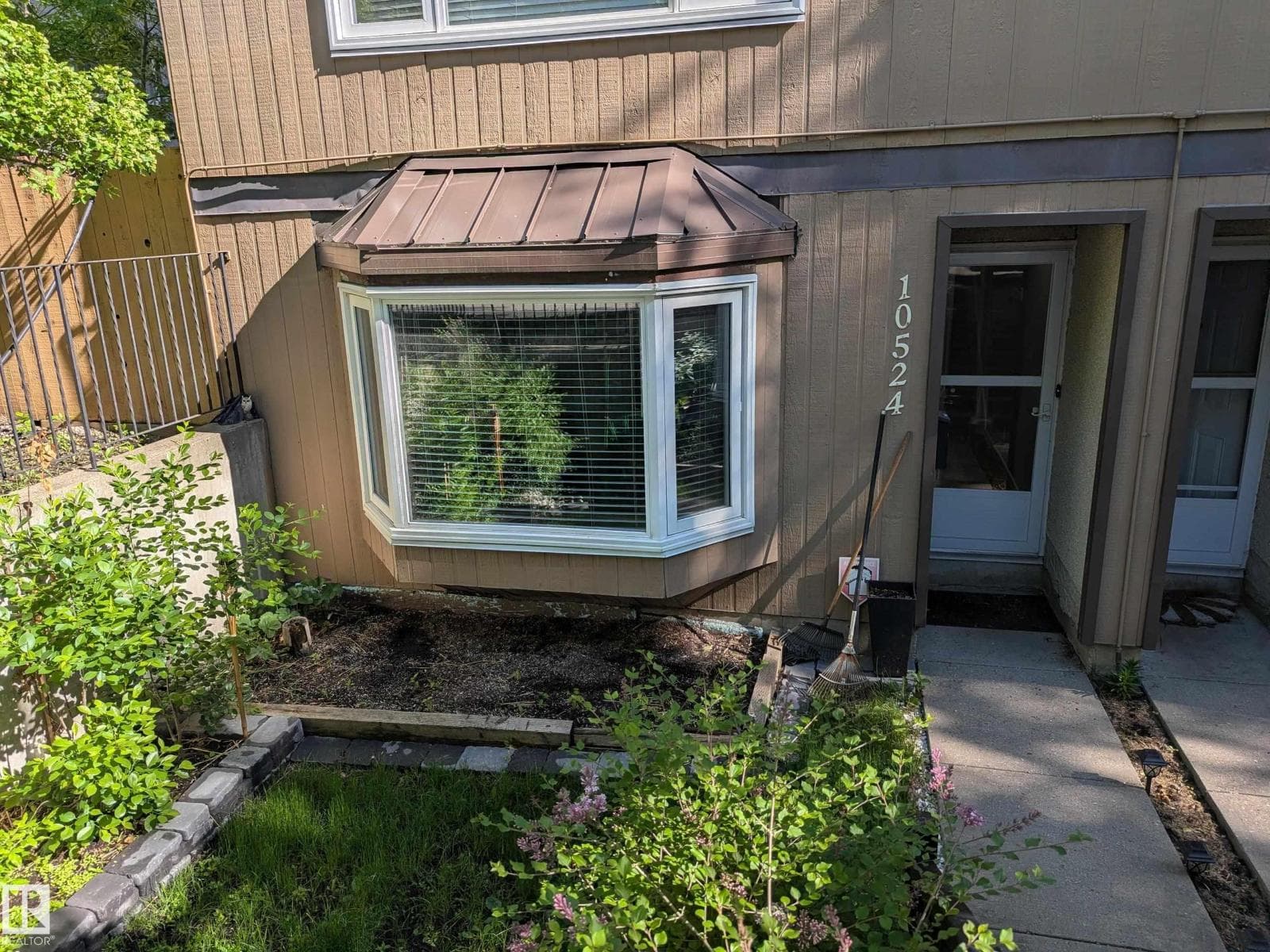 10524 84 AV NW — photo 3