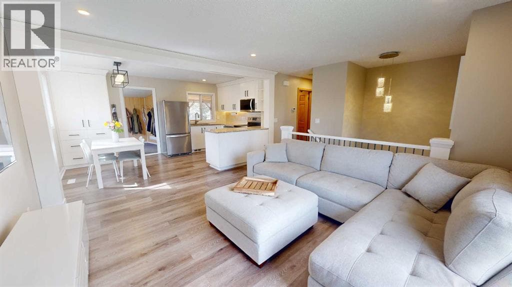 117 Midcrest Crescent SE — photo 4