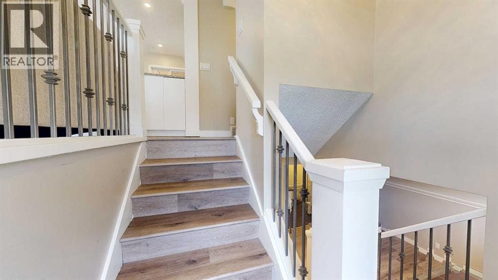 117 Midcrest Crescent SE — photo 2