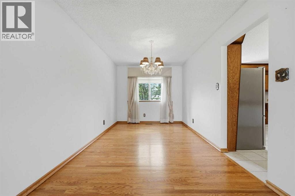 480 Berkley Crescent NW photo 6