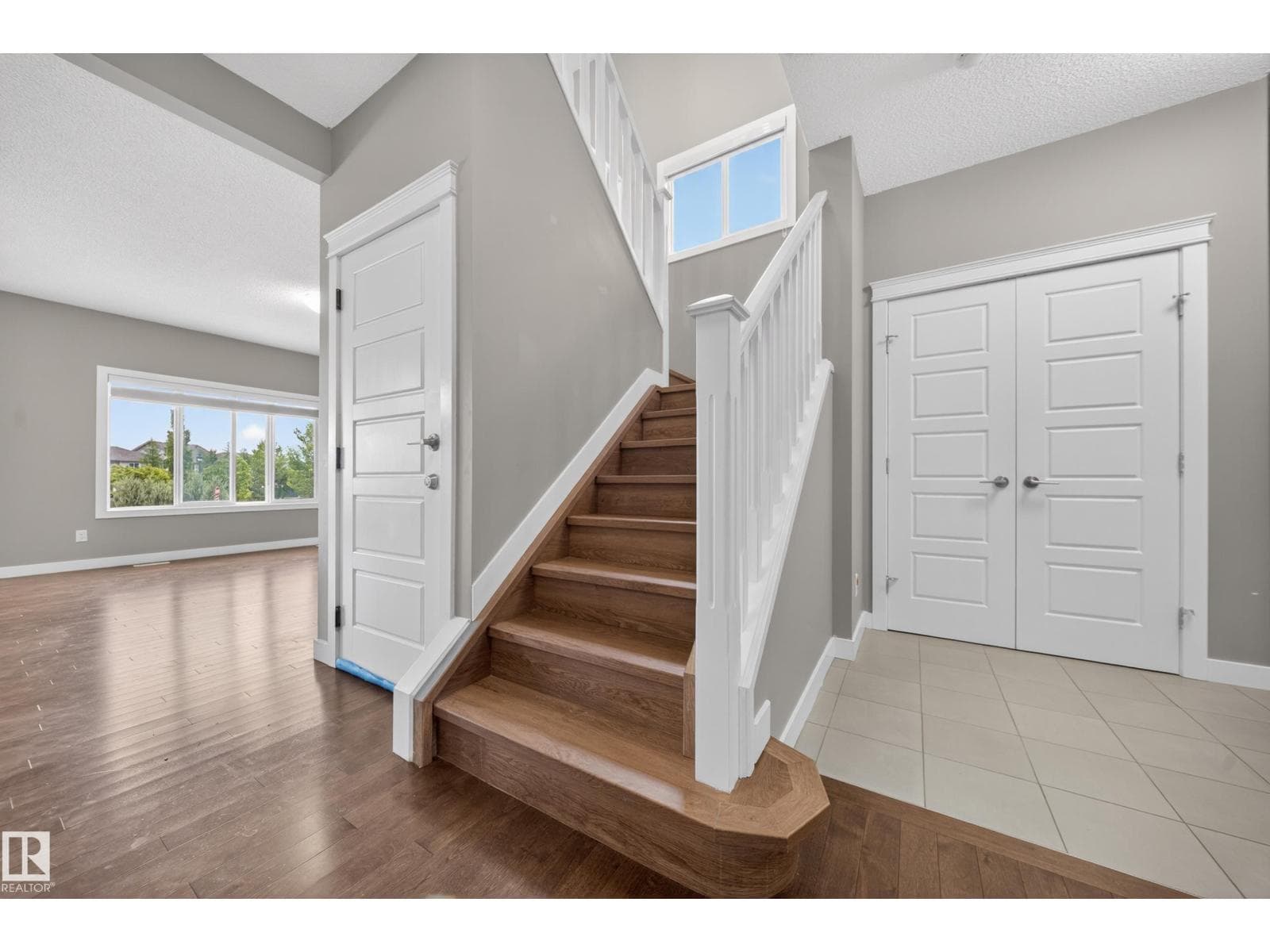 3639 15A ST NW — photo 3