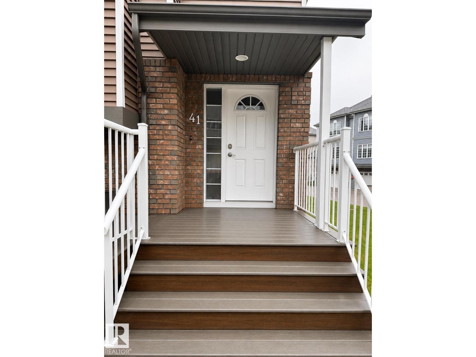 #41 5102 30 AV — photo 2