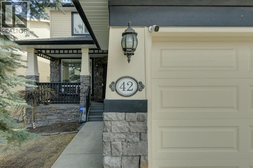 42 Cresthaven Way SW — photo 2