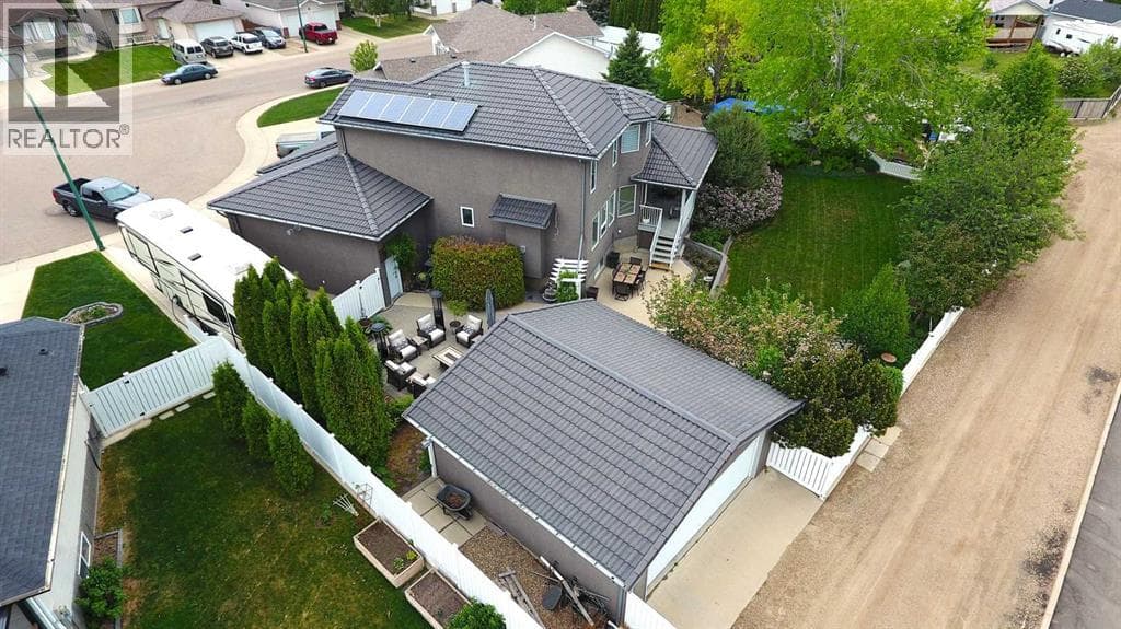 447 Spruce Way SE — photo 2