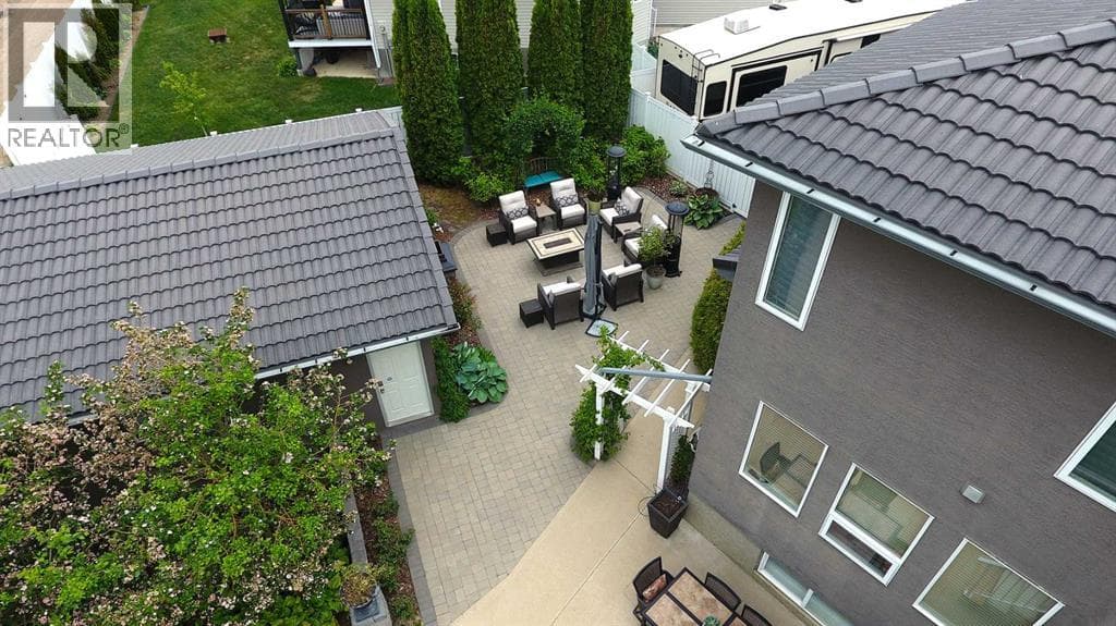 447 Spruce Way SE — photo 4