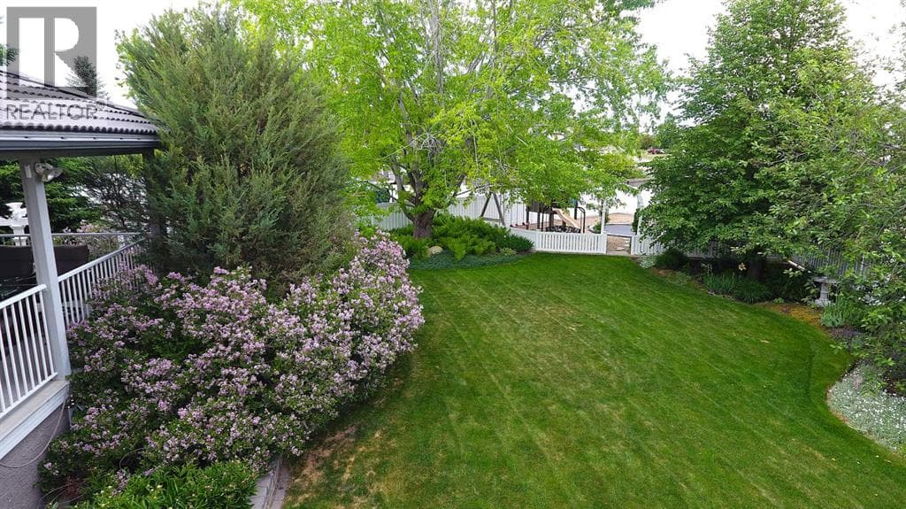 447 Spruce Way SE — photo 5